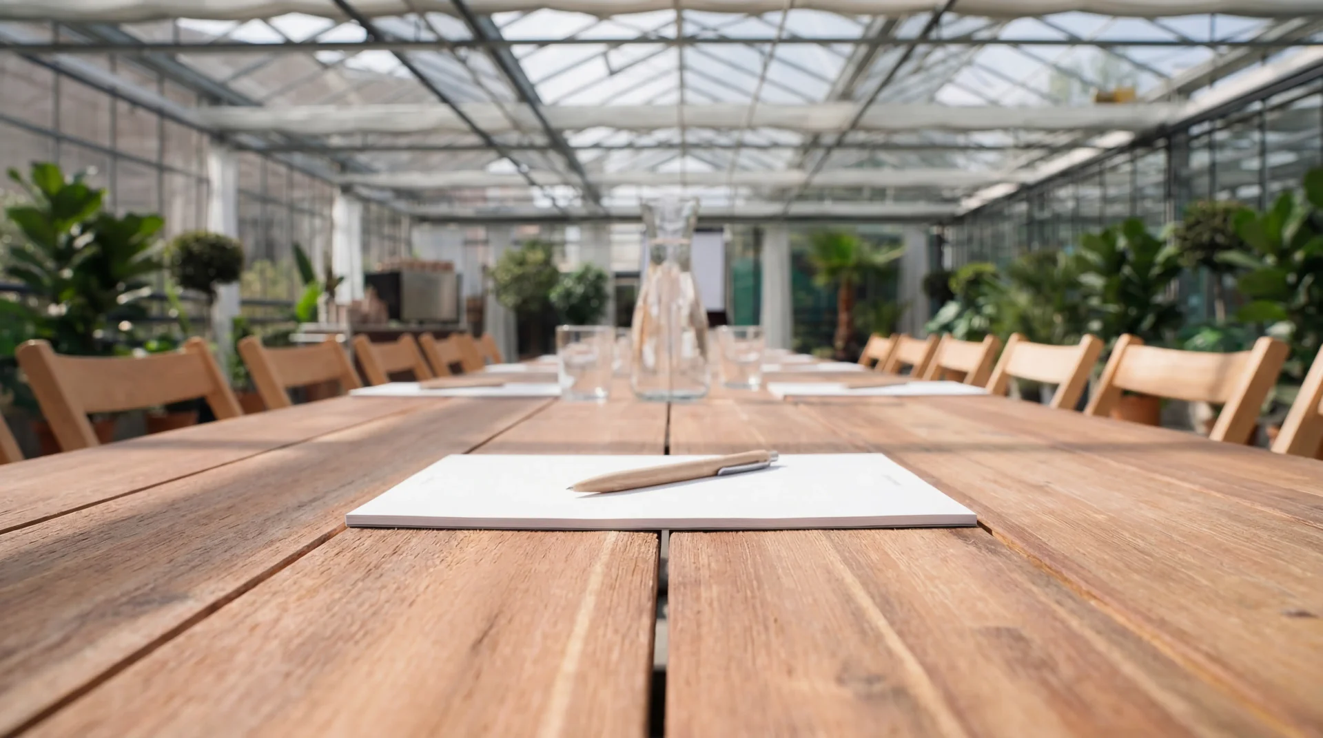Workshop-Setup an der Tafel im Gewächshaus der Gärtnerei Volk